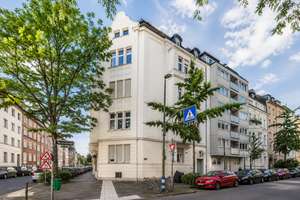 Exklusive Dachgeschosswohnung mit Süd-/West-Terrasse im stilvollen Jahrhundertwendehaus
