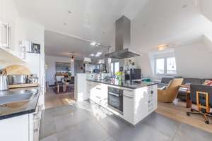 Modernes Refugium mit Weitblick: Exklusives Wohnerlebnis im Dachgeschoss!