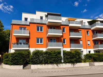 Moderne 2-Zimmer-Wohnung mit Balkon, Aufzug & Stellplatz in Hennigsdorf