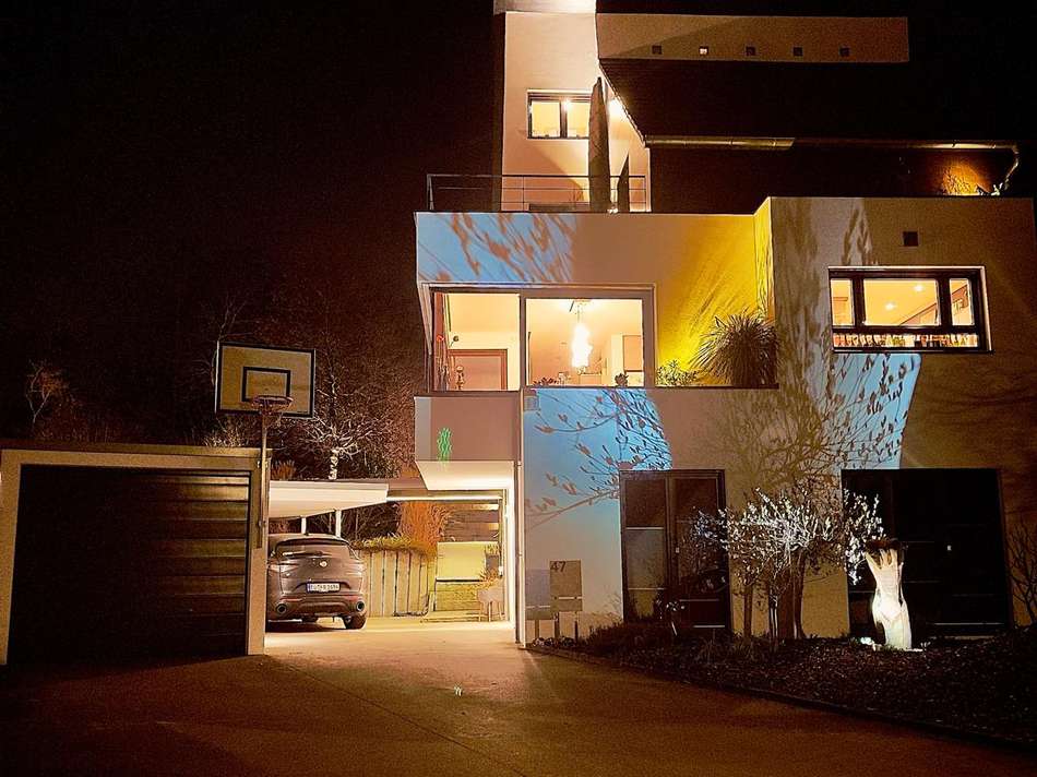 Hausansicht am Abend...