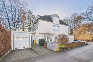 Schöne Maisonette-Dachgeschosswohnung in einem kleinen Mehrfamilienhaus mit nur 6 Einheiten in Solln – Die vollständige Adresse der Immobilie erhältst du vom Anbieter., 81479 Solln, München – Vorschaubild 3