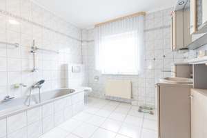 Großes, direkt beziehbares Reihenhaus mit 7 Zimmern, 3 Tageslichtbädern, Balkon, Terrasse & Garten – Die vollständige Adresse der Immobilie erhältst du vom Anbieter., 65462 Ginsheim-Gustavsburg – Vorschaubild 14