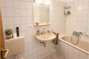 Kapitalanlage mit Mietsteigerungspotenzial – 3 Zimmer, Balkon und Aufzug – Höherweg 33, 40233 Flingern Süd, Düsseldorf – Vorschaubild 5