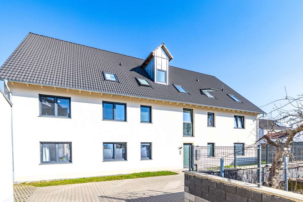 Immobilie in Kahl am Main - Kahl am Main: Großzügige 4-Zimmer-Dachgeschoss-Wohnung mit Dachterrasse in kleiner Wohneinheit - Bild 1