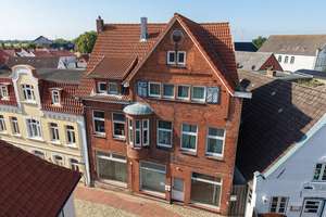 Ein Stück Wesselburener Baugeschichte: Denkmalgeschütztes Wohn- und Geschäftshaus am Markt