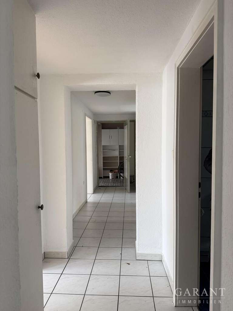 Immobilie in Lottstetten - Zweifamilienhaus sucht Käufer mit Mut für ein DIY-Projekt und Gespür für eine Neugestaltung! - Bild 3