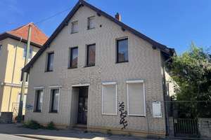 ***Unterhalb des beliebten Musikerviertels*** Großes Wohnhaus auf 618 m² Grundstück

