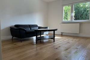 Möbliertes modernes 6,5-Zimmer Haus mit hellem Wohnzimmer , tolle Terrasse und Einbauküche – 71229 Leonberg – Vorschaubild 23