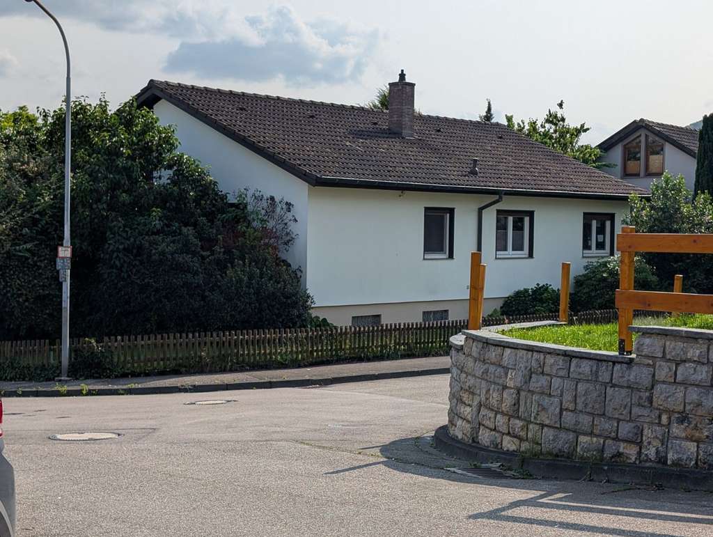 Ruhiges Freistehendes Einfamilienhaus mit Einliegerwohnung in Toplage von Hauingen