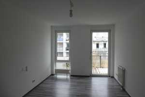 Geschmackvolle, vollst. renovierte 2-Zimmer-Wohnung mit geh. Innenausstattung mit Balkon und EBK
