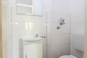 2,5-Zimmer-Wohnung mit großem Balkon und Blick ins Grüne – Bernaysstraße 6, 80937 Am Hart, München – Vorschaubild 10
