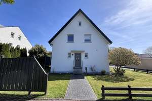 Komplett modernisiertes Siedlungshaus in schöner Wohnlage – Die vollständige Adresse der Immobilie erhältst du vom Anbieter., 32584 Löhne – Vorschaubild 2