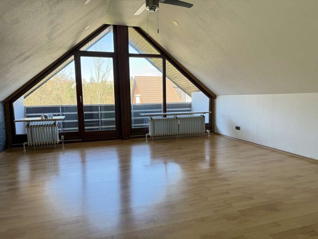 Immobilie in Vellberg - Schöne 3-Zimmer-Wohnung mit Balkon und Einzelgarage - Bild 3