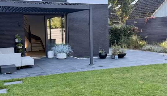 Bild von Modernes Endhaus am Brabandkanal mit Garten, Dachterrasse und Wellnessbereich