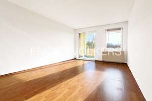 Stilvolle 2-Zimmer-Wohnung mit Fahrstuhl und Tiefgaragenplatz in ruhiger Wohnlage