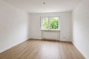 Ab 10.08.2026***Wohnen am Stadtrand von Leipzig***Frisch renovierte 2-Zimmer mit Balkon! – Walter-Markov-Ring 9, 4288 Holzhausen, Leipzig – Vorschaubild 2