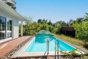 Entspanntes Wohnen auf einer Ebene in Toplage: Pool, Sauna, Kamin – Berlin – Vorschaubild 3