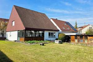 Attraktives Einfamilienhaus ca. 98 qm Wfl. + ca. 73 qm ausbaubar *  zwei Bäder * große Garage – Die vollständige Adresse der Immobilie erhältst du vom Anbieter., 73266 Bissingen an der Teck – Vorschaubild 1