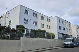 Geräumiges RMH in Großbottwar (teilmodernisiert) mit ELW und Tiefgaragenstellplatz zu verkaufen – Ludwigsburg (Kreis) – Vorschaubild 1