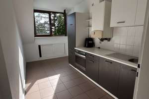 Helle 35 m² Dachgeschosswohnung mit separater Küche und Gartenmitbenutzung