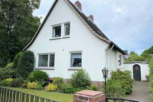 VERKAUFT - Einfamilienhaus mit Charme und großem Garten – Die vollständige Adresse der Immobilie erhältst du vom Anbieter., 22880 Wedel – Vorschaubild 1