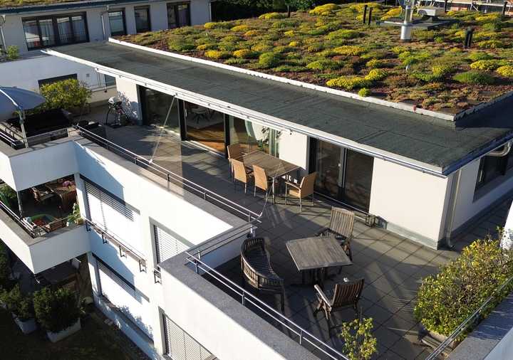 Traumhafte und exklusive 4-Zimmer Penthouse-Wohnung mit umliegender Terrasse und Bergblick