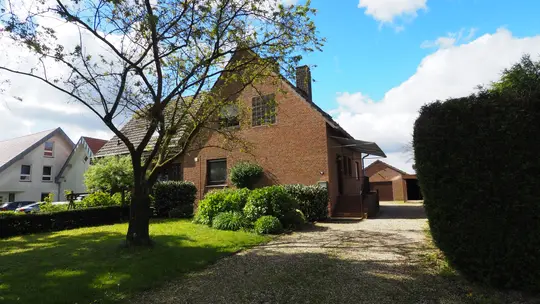 https://pictures.immobilienscout24.de/listings/73b7a031-f889-4504-a009-d131e461a588-1794789201.jpg/ORIG/resize/540x540%3E/format/webp/quality/73