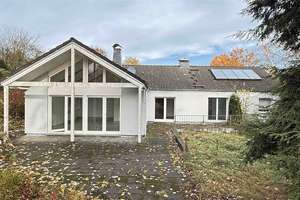 Ruhige, ungestörte Ortsrandlage: 240 m² großer Bungalow auf 4.507 m² Grundstück  – Die vollständige Adresse der Immobilie erhältst du vom Anbieter., 51597 Morsbach – Vorschaubild 1