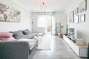 Anfragen per E-mail: Wohnen auf Zeit - 3 ZKB mit Balkon für 1 Jahr – Hofackerstr.  24, 86179 Augsburg – Vorschaubild 2