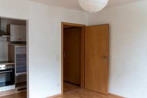 Helle 1-Zimmer-Wohnung mit Einbauküche in Essen-Holsterhausen – ab sofort – Die vollständige Adresse der Immobilie erhältst du vom Anbieter., 41547 Holsterhausen, Essen – Vorschaubild 2