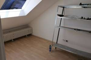 3-Zim-DG-Wohng, Grünlage, Kaminofen, Bad neu, EBK, begeh.Kleiderschrank, Nutzung Spitzboden – Zweibachegge 42, 45279 Freisenbruch, Essen – Vorschaubild 7