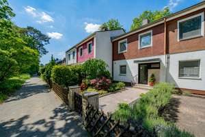 Einziehen und wohlfühlen! Modernisiertes Reihenhaus am Waldrand in Berlin-Lichtenrade – Die vollständige Adresse der Immobilie erhältst du vom Anbieter., 12307 Lichtenrade, Berlin – Vorschaubild 1