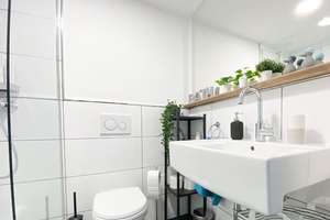 Urban Living: Möbliertes Zimmer mit eigenem Privatbad – Graf-Adolf-Straße 43, 40210 Friedrichstadt, Düsseldorf – Vorschaubild 5