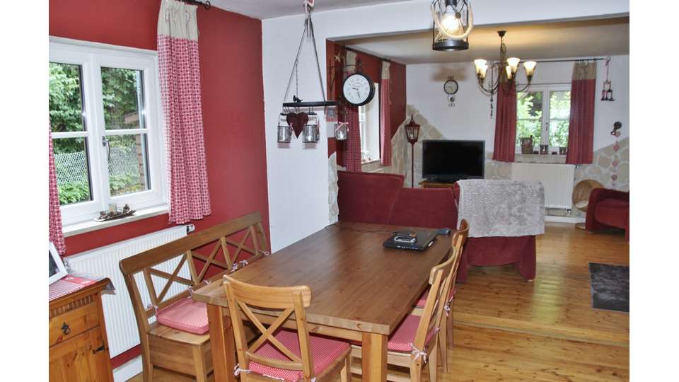 Exposé: Kleines Häuschen mit Garten und Gartenhaus in ...