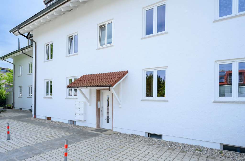 Immobilie in Höhenkirchen-Siegertsbrunn - provisionsfreies Investment: vermietete 4-Zimmerwohnung mit Balkon in Höhenkirchen-Siegertsbrunn - Bild 0