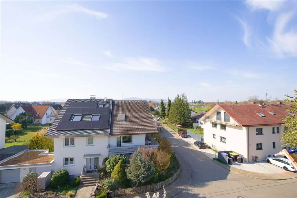 Immobilie in March - Ihr neues Zuhause: Lichtdurchflutete Dachgeschosswohnung mit Balkon - Bild 2