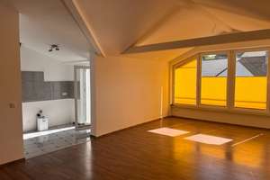 Aufzug! Lichtdurchflutete Dachgeschosswohnung mit Balkon und Fußbodenheizung; zentral jedoch ruhig – Bleichstr. 17, 42651 Solingen-Mitte, Solingen – Vorschaubild 4