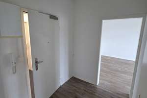 geräumige 3-Raum-Wohnung mit Fahrstuhl und Wannenbad – Keplerstraße 10, 19063 Mueßer Holz, Schwerin – Vorschaubild 9