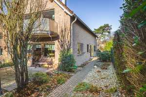 Bezugsfreies Zweifamilienhaus mit Garage in ruhiger Spielstraße – Aachen – Vorschaubild 3