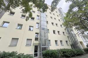 bezugsfreie Wohnung Nähe Kurfürstendamm, hochwertige Ausstattung mit Fahrstuhl und Balkon 

