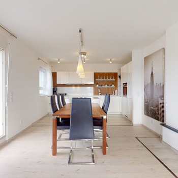 Tolles Penthouse mit Terrasse und Tiefgarage in ruhiger Lage