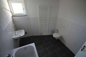 Ruhig wohnen in der Stadt
3-Zimmer-Wohnung mit Balkon und herrlichem Ausblick – auch ideal für Eige – Die vollständige Adresse der Immobilie erhältst du vom Anbieter., 94034 Grubweg, Passau – Vorschaubild 12