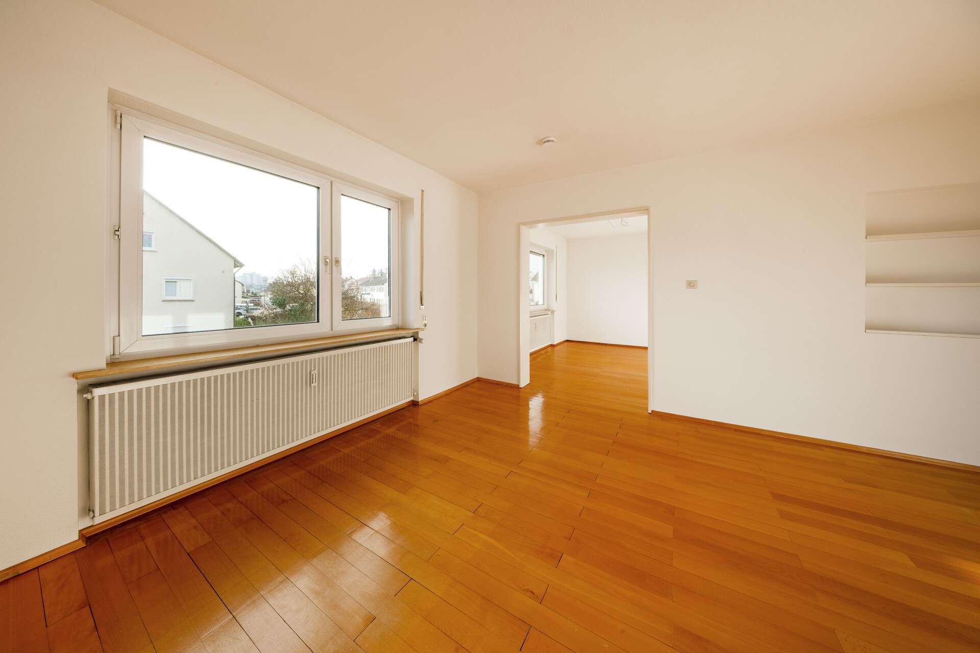 Immobilie in Aulendorf - Sofort bezugsfrei!
Großzügiges Zweifamilienhaus mit Potenzial in attraktiver Lage von Aulendorf - Bild 6