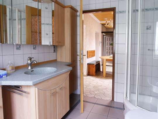 Bungalow mit Einliegerwohnung, Ausbaureserve und großem Garten in Rudow - Bild 14