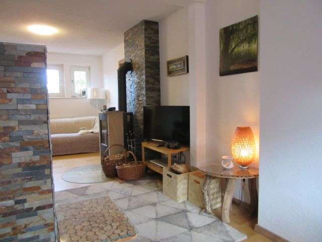 Immobilie in Wennigsen (Deister) - Komplett modernisierte 3,5-Zimmer-ETW in Vierfamilienhaus mit 2 Stellplätzen und großer Gartenfläche - Bild 5