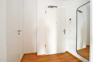 AIGNER - Lichtdurchflutete, moderne 2-Zimmer-Wohnung mit großem Südbalkon in ruhiger Lage von Aubing – München – Vorschaubild 5