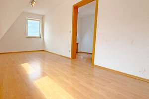 Charmante 3-Zi.-Wohnung mit Einbauküche, Stellplatz und zusätzlichem Dachboden – Die vollständige Adresse der Immobilie erhältst du vom Anbieter., 74382 Neckarwestheim – Vorschaubild 4
