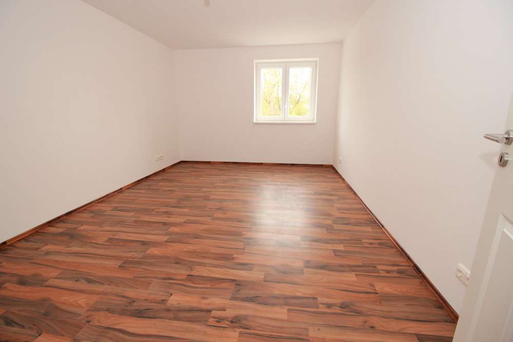 Immobilie in Werder (Havel) - SüdWest Balkon, Fußbodenheizung, Bad mit Wa&Du, Gäste WC, 2 Garagen! - Bild 1