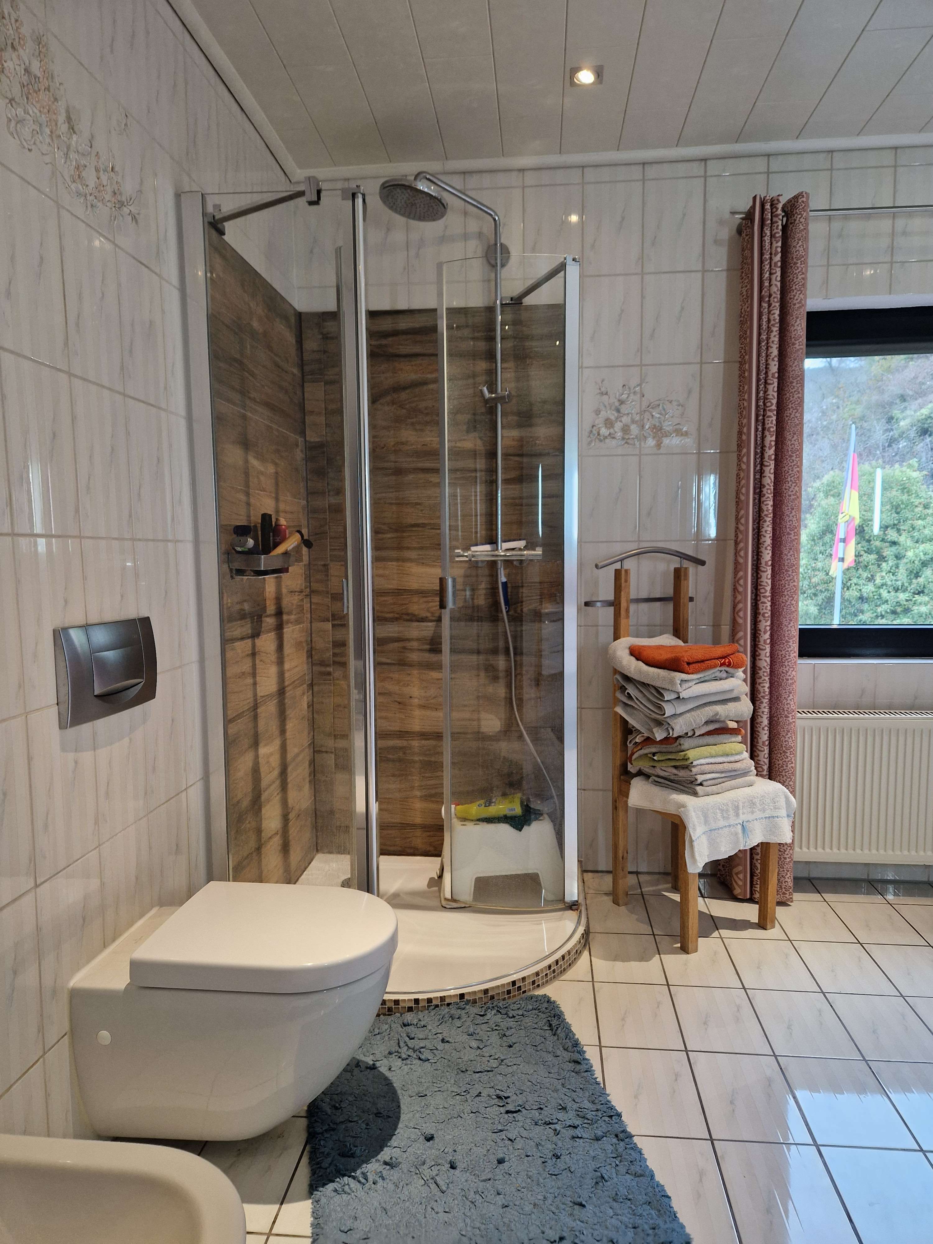 Immobilie in Kestert - Einfamilienhaus freistehend mit Einliegerwohnung /  Traumhafter Blick auf den Rhein - Bild 7