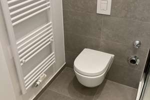 FRIEDRICHSHAIN | renovierte 1-Zimmer Wohnung mit Einbauküche, Fischgrätparkett, Stuck | ALTBAU – Die vollständige Adresse der Immobilie erhältst du vom Anbieter., 10249 Friedrichshain, Berlin – Vorschaubild 5